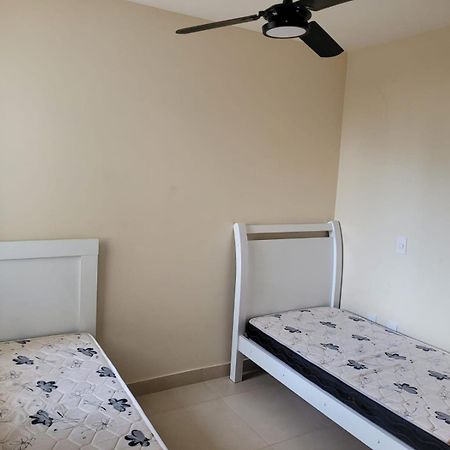 Apartamento Na Praia Do Morro- Guarapari, De Frente, Varanda Ampla, Duas Quadras Da Orla Da Praia Exterior photo